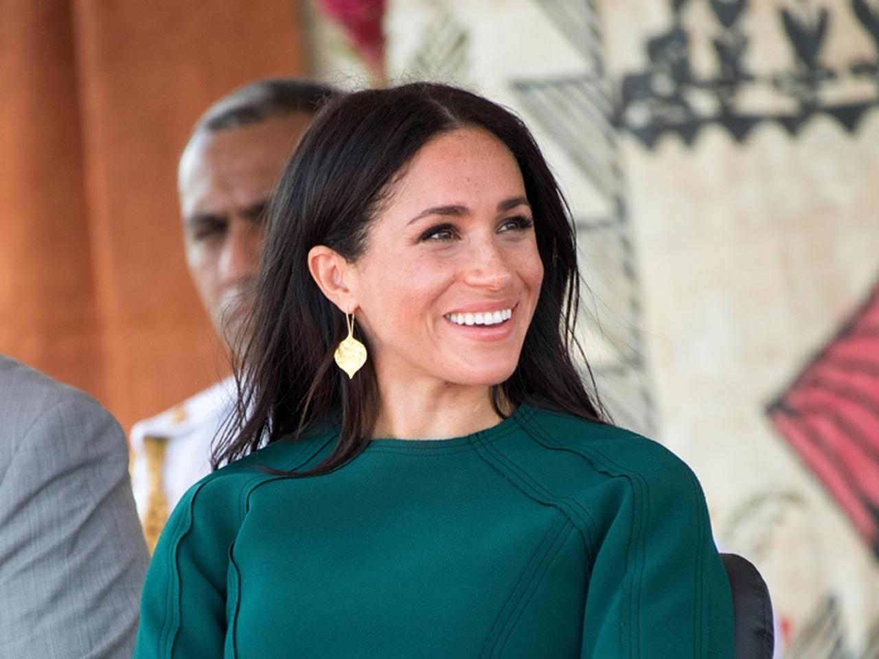 メーガン妃が愛用するアクセサリーには、あるメッセージが込められていた