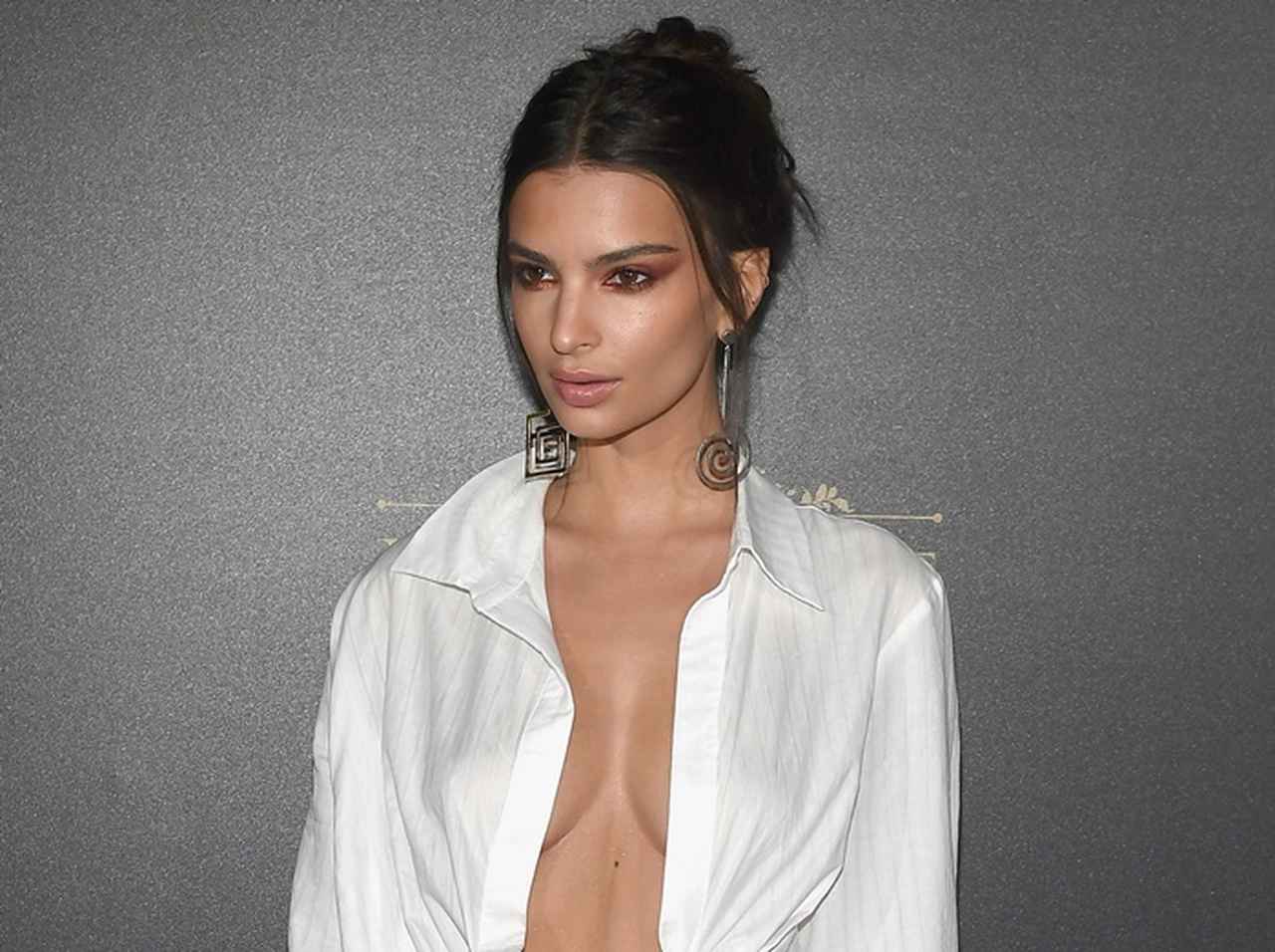 エミリー・ラタコウスキー、「ノーブラ」批判に対する『反論』があっぱれ