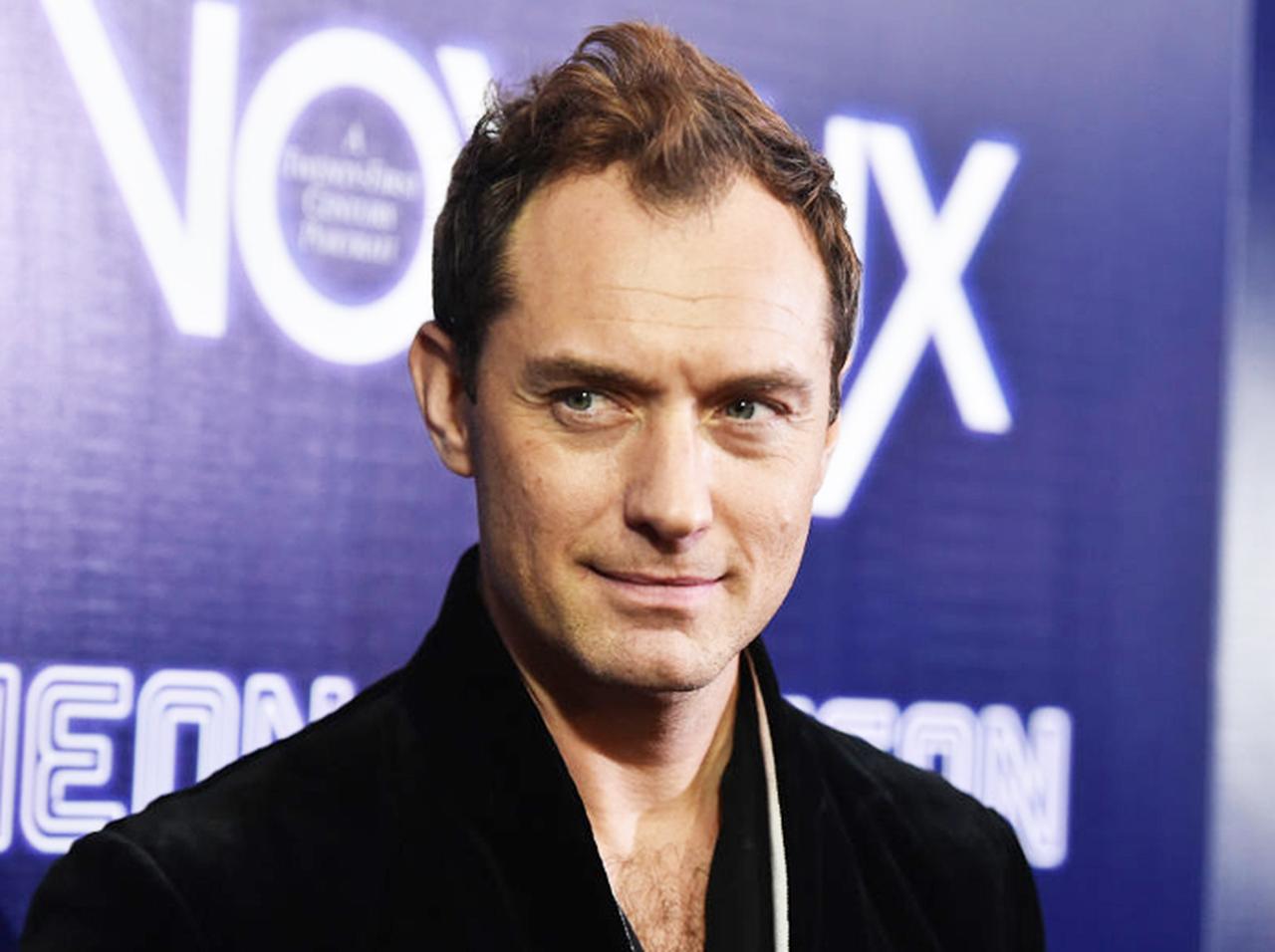 『キャプテンマーベル』公式サイトの凡ミスでジュード・ロウの「秘密の役柄」がバレる？