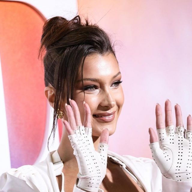 ベラ・ハディッド、空から見下ろした日本の「ある場所」に大感激