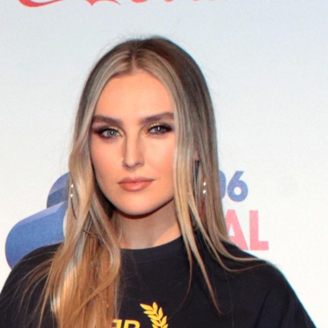 ペリー・エドワーズ、美しい母親との2ショットが眩しい