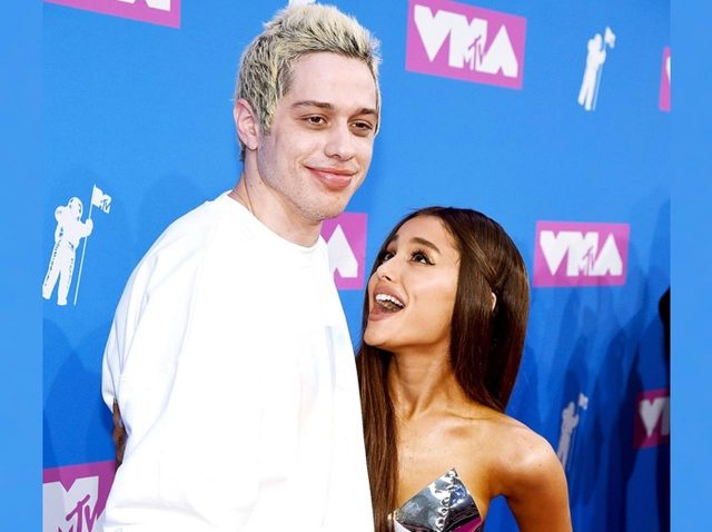 アリアナ・グランデ、元婚約者の「アソコの大きさ」を再び称える