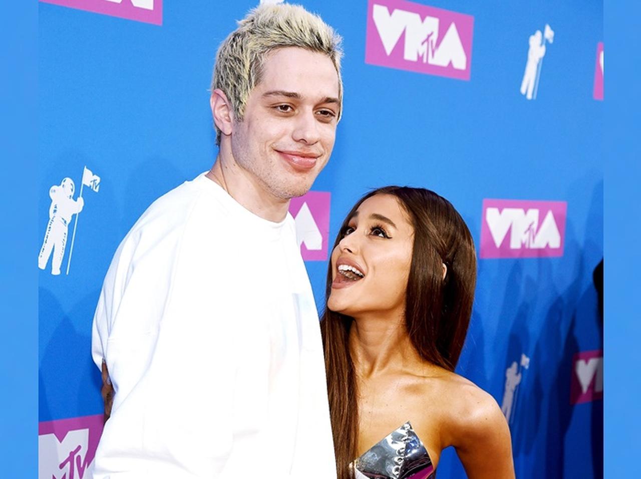 アリアナ・グランデ、元婚約者の「アソコの大きさ」を再び称える