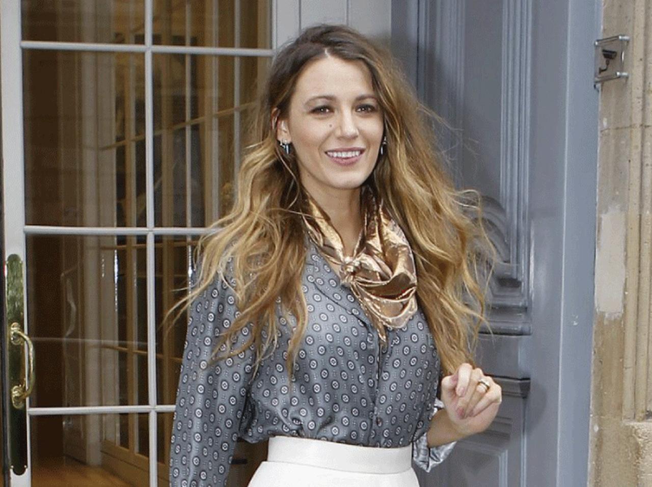 ブレイク・ライブリーの洗練ルック!マイケル・コース コレクションのプリントシャツ