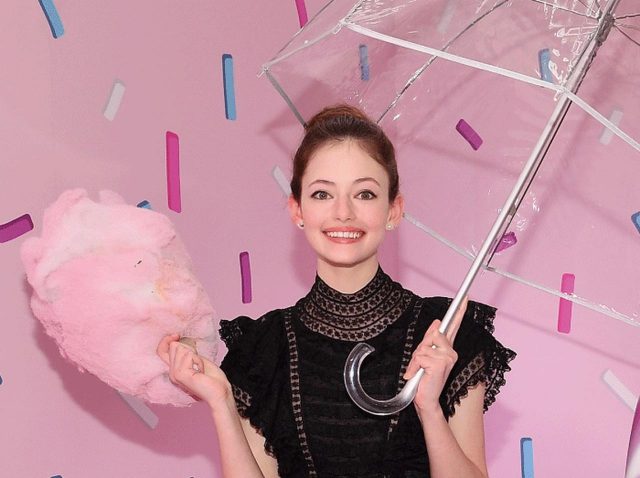 『くるみ割り人形』のプリンセス、マッケンジー・フォイのロマンティックなブラックコーデ