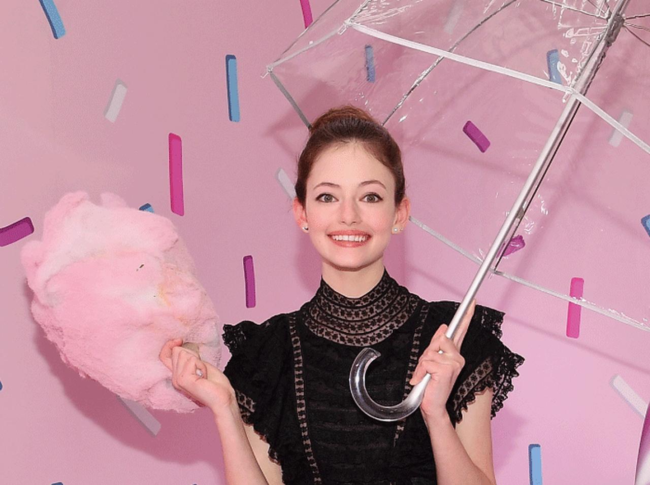 『くるみ割り人形』のプリンセス、マッケンジー・フォイのロマンティックなブラックコーデ