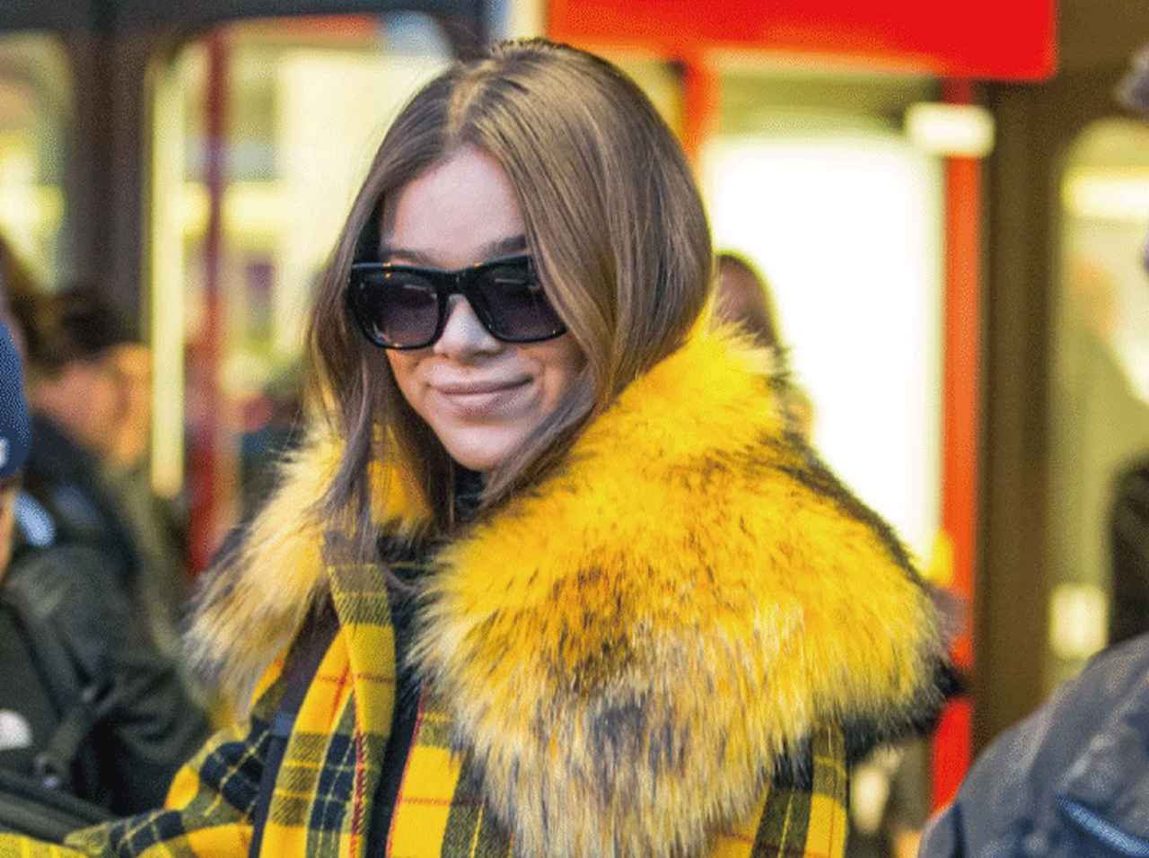 エコファーが旬♡ヘイリー・スタインフェルドがマイケル・コース コレクションを愛用