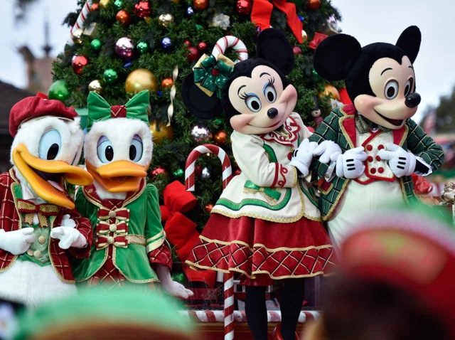 ディズニーランド、サンタの身に「夢がなくなる」ハプニングが起きる