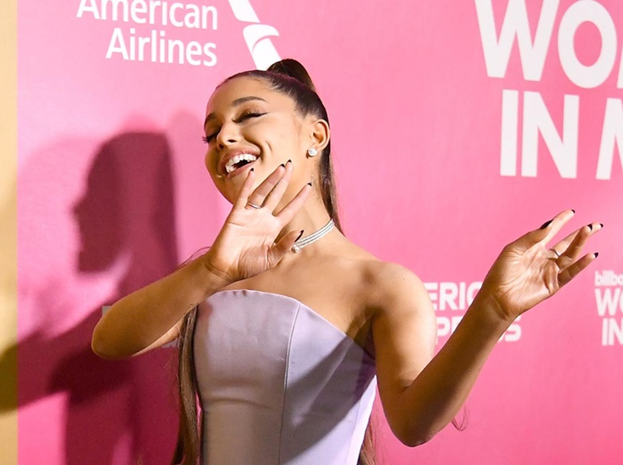 アリアナ・グランデ、酒の量が増えたと告白「私の体の60%はヴーヴ・クリコ」