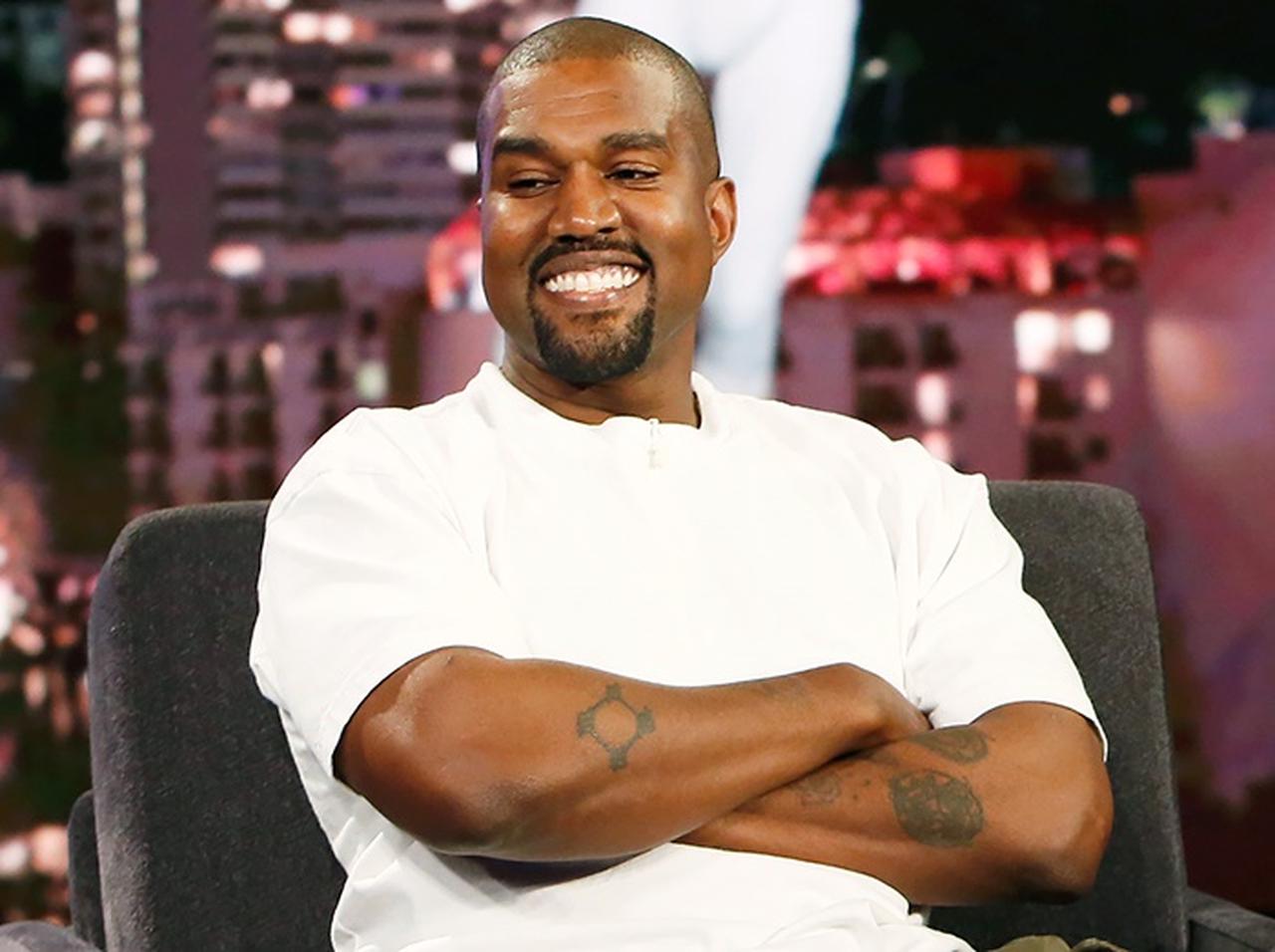 カニエ・ウェスト、魂に導かれて訪れた植物園で「木」とおしゃべり