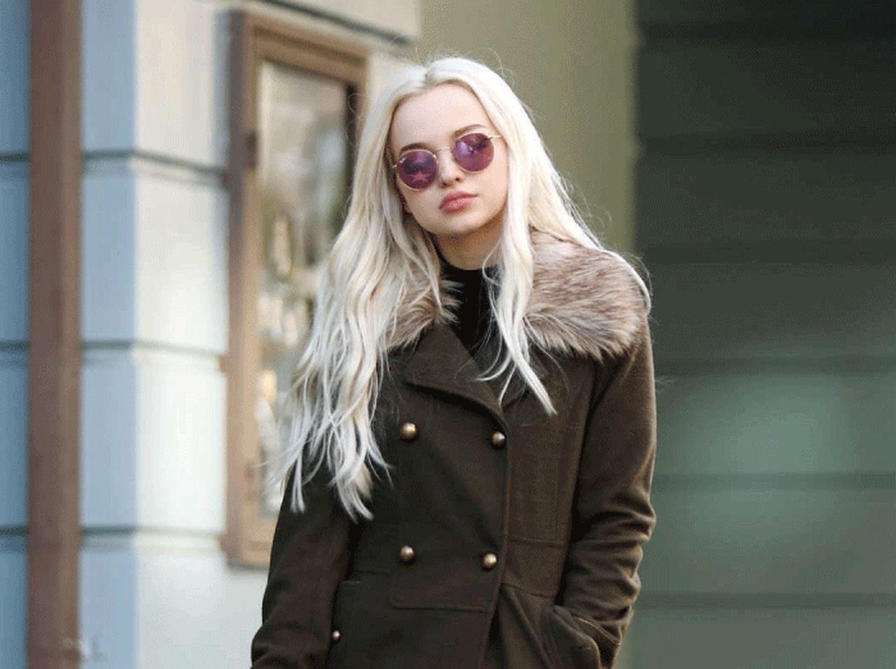 人気ディズニースター、ダヴ・キャメロンのブラックデニムコーデ