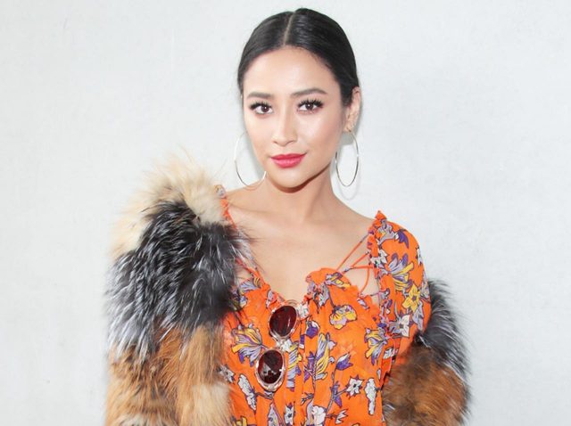 世界を旅した人気女優が選んだ日本のお土産は「ダイソー」で売ってる“アレ”