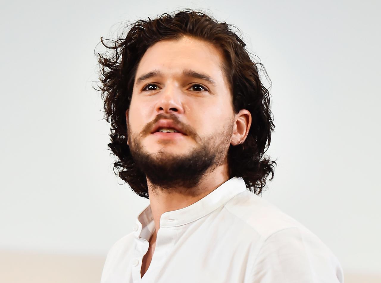 キット・ハリントン、『ゲーム・オブ・スローンズ』撮影現場から「持って帰った物」がナルシスト