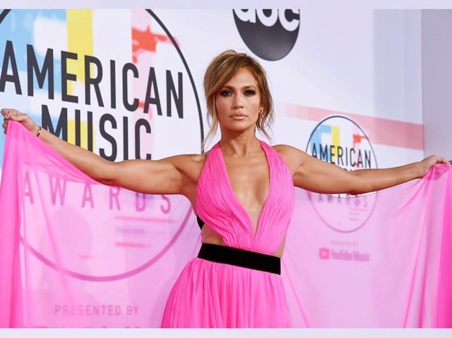 ジェニファー・ロペスの「美ボディ」に今カレ＆元カレが『ダブル反応』