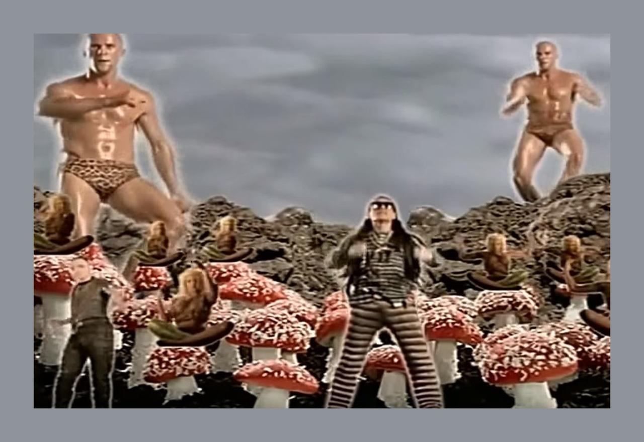 ジェイソン・ステイサムがヒョウ柄パンツ一丁で踊る発掘動画をご堪能ください