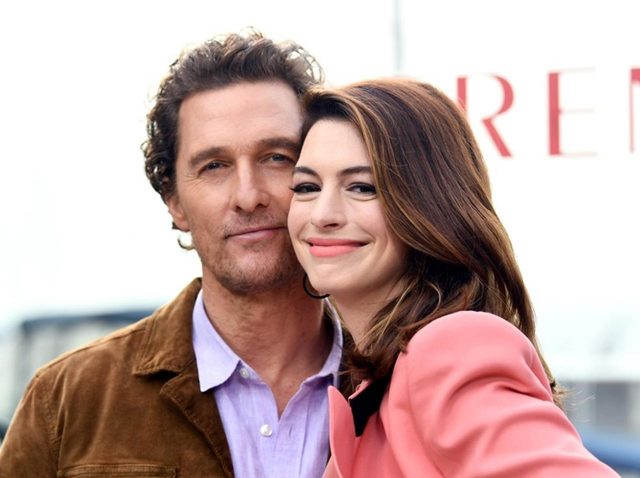 アン・ハサウェイ、マシュー・マコノヒ―が「イケメンすぎて」台詞をど忘れ