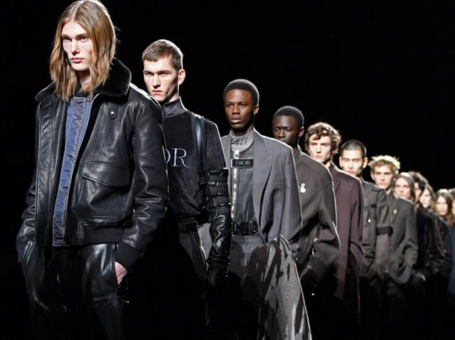 ディオールの最新コレクションは「モデルが歩かない」斬新な発表方法