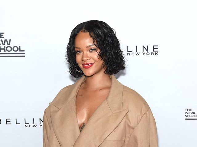 リアーナ、「謎のサングラス」が話題を呼び新たなウワサが浮上