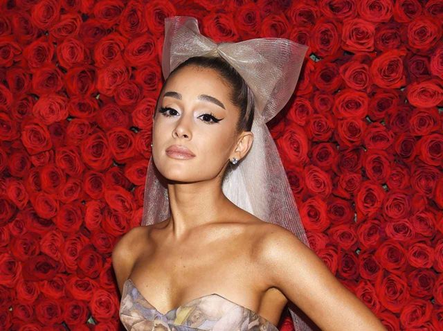 アリアナ・グランデ、あの人物から「性教育」を受ける