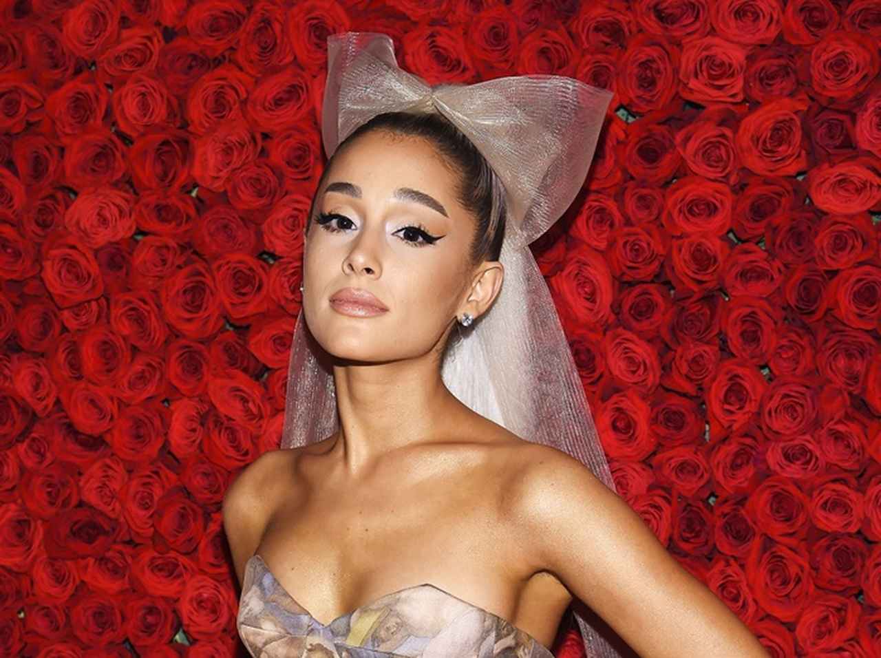 アリアナ・グランデ、あの人物から「性教育」を受ける