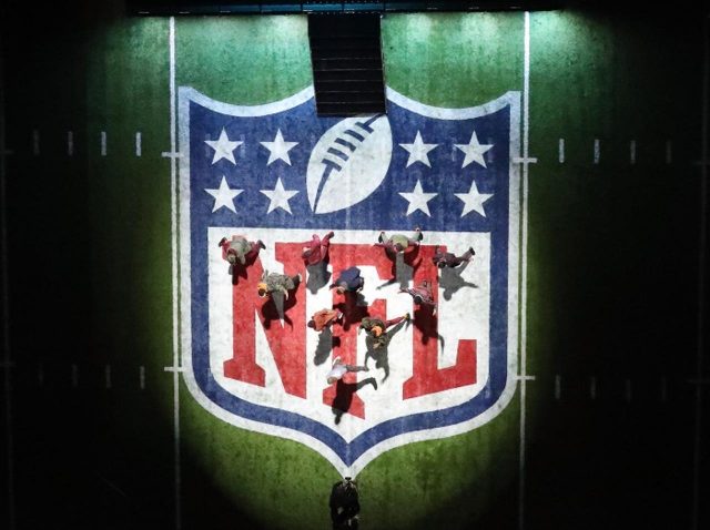 史上初！男性チアリーダーがスーパーボウルでパフォーマンス