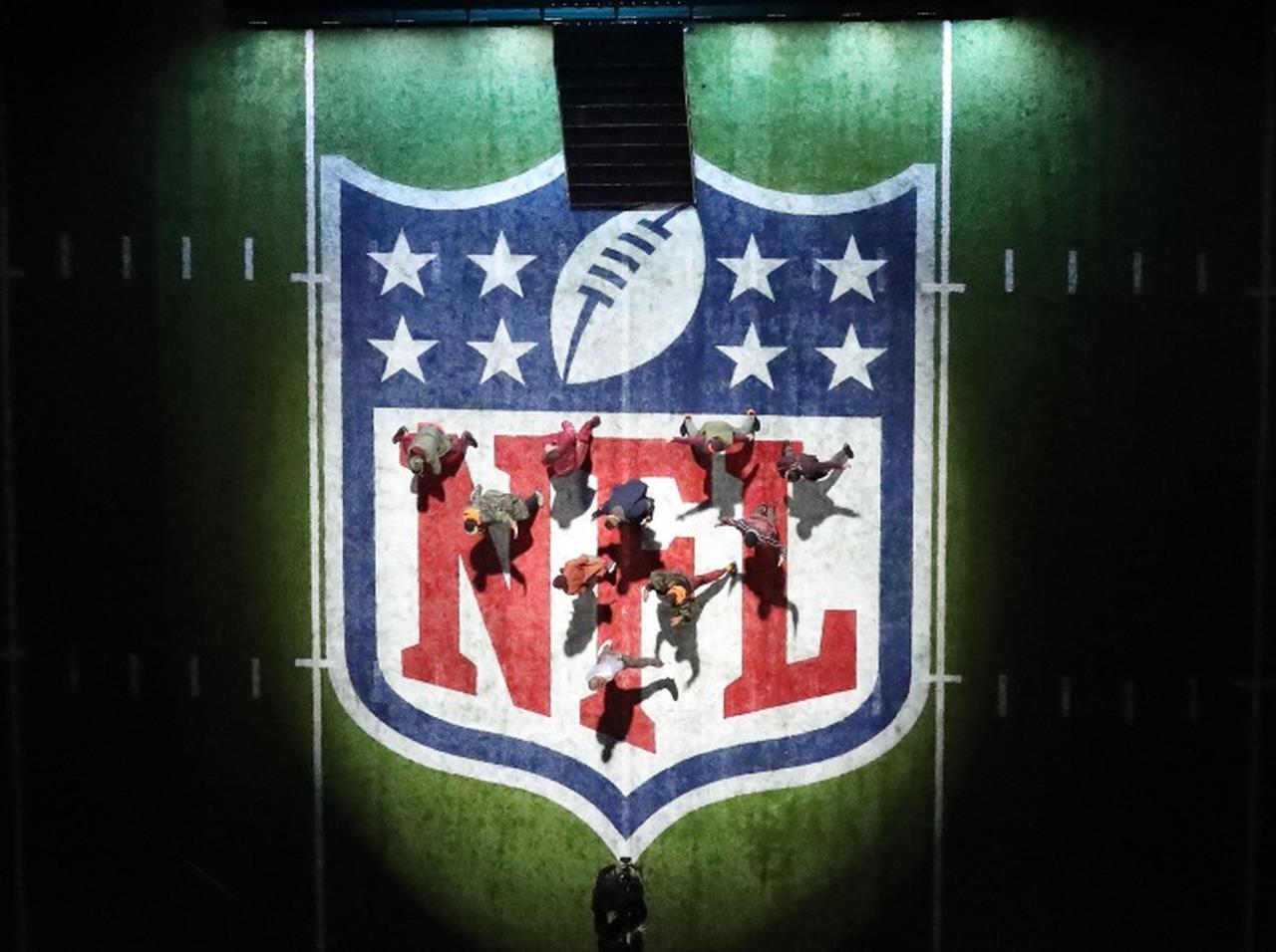 史上初！男性チアリーダーがスーパーボウルでパフォーマンス