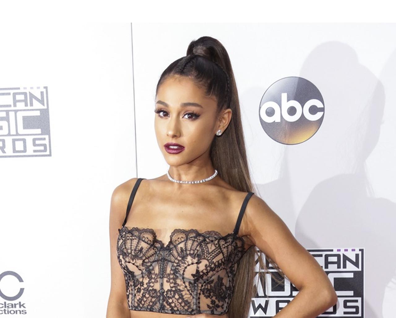 アリアナ・グランデ、次は手のひらに日本語のタトゥーを入れる