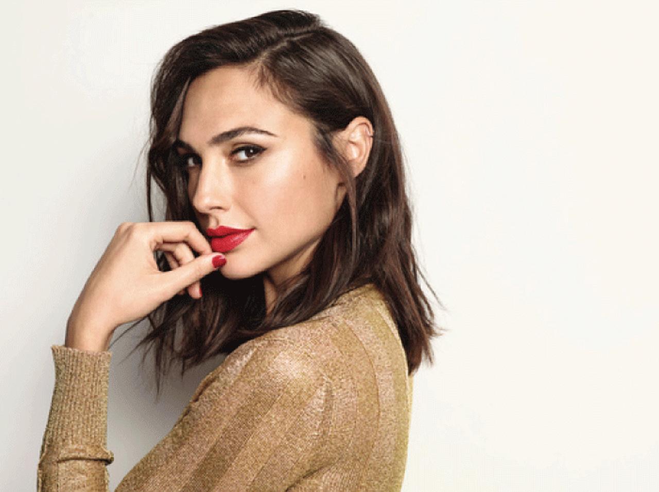 レブロンの王道リップ『レブロンスーパーラストラスリップスティック』から赤の新色