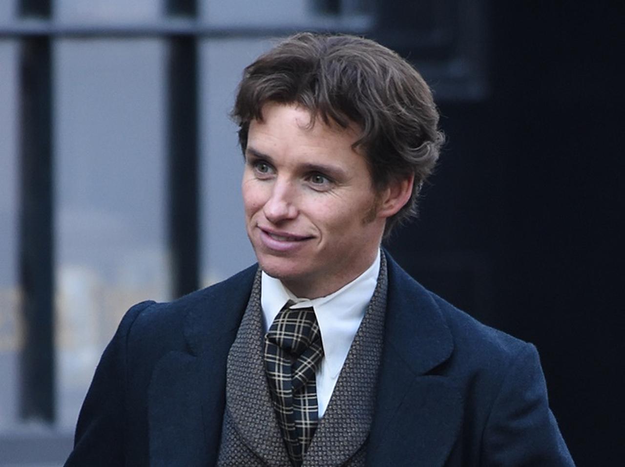 エディ・レッドメイン、新作映画で「熱心な科学者」演じる【写真アリ】