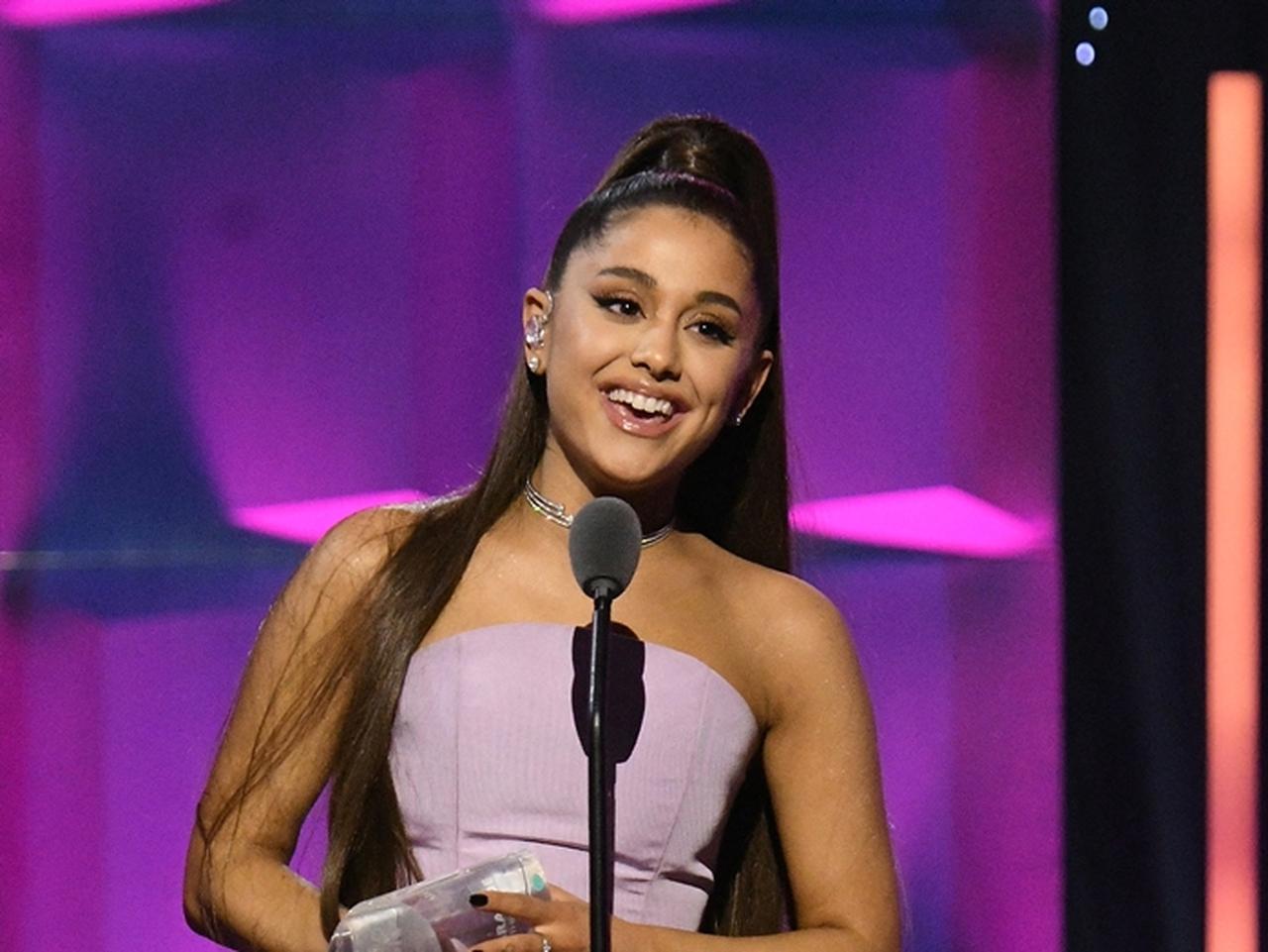 アリアナ・グランデ、自身から1位を奪った「ライバル」を称賛