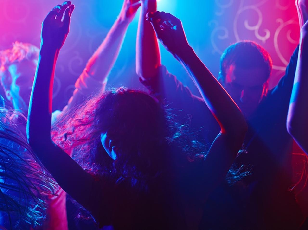 レイプが生配信されて発覚、クラブで女性に薬物を飲ませて犯行に及ぶ