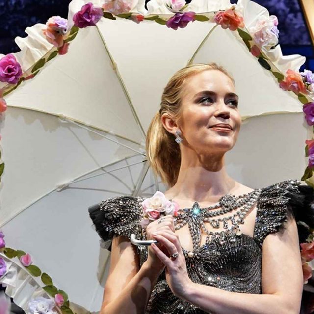 エミリー・ブラント、初来日でセレブに人気の「新・定番観光スポット」へ