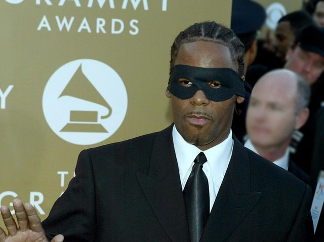 R.ケリーの『性奴隷』騒動に元妻と娘が証言、「告発は必要だった」