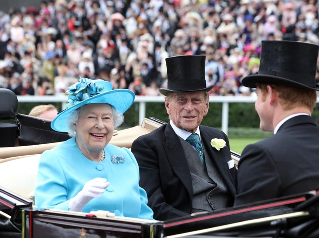 フィリップ殿下の事故後のガラス破片が王室マニアの間で争奪戦
