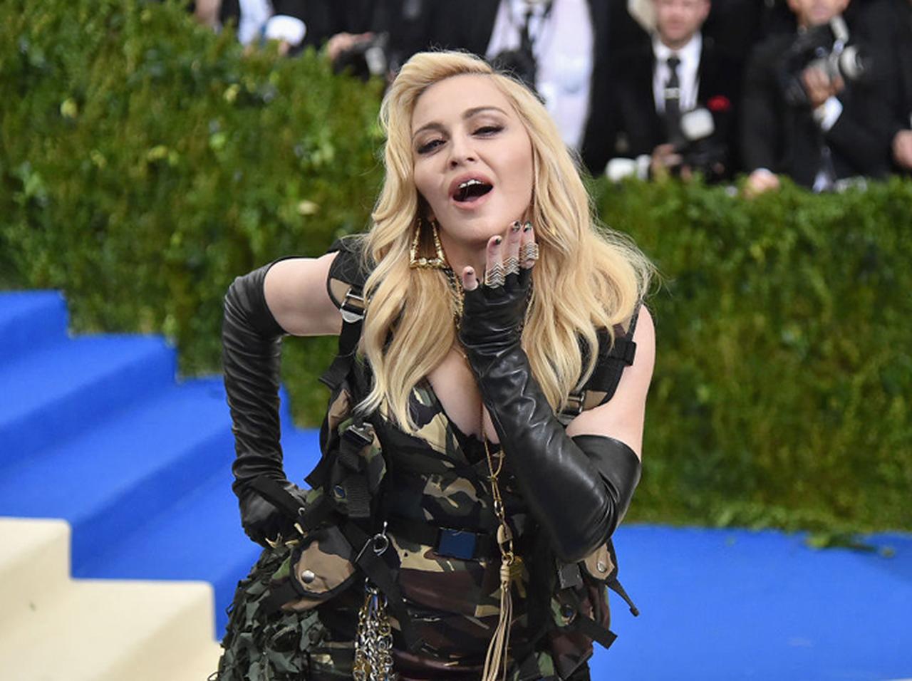 マドンナ、「豊尻手術」説に反応 “マドンナ節”さく裂