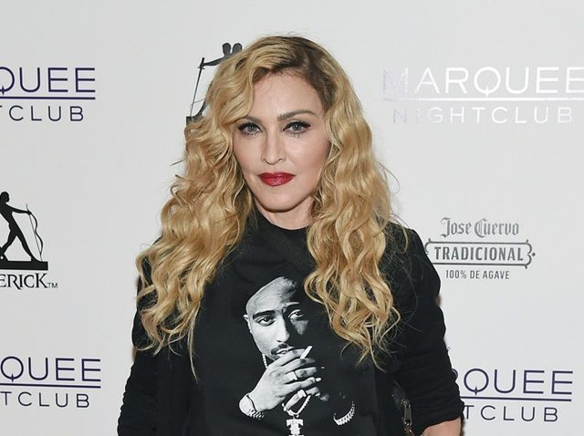 マドンナ、金髪にさよならした「衝撃のイメチェン」は何度見ても別人