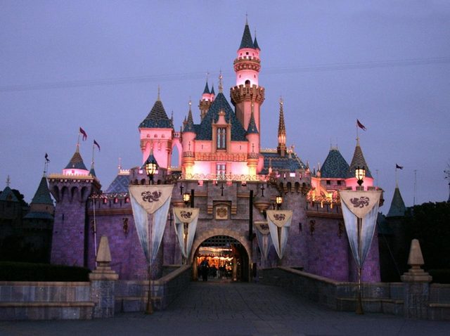 ディズニーランドの入場料の値上げに嘆く声が続出…新エリアオープンに合わせ