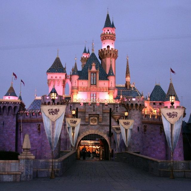 ディズニーランドの入場料の値上げに嘆く声が続出…新エリアオープンに合わせ