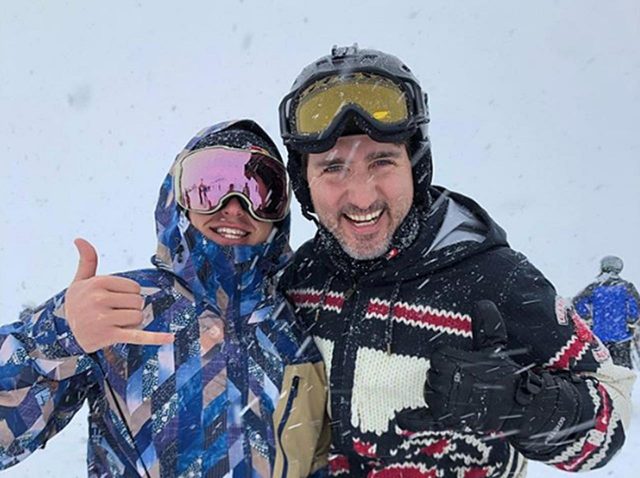 カナダのトルドー首相の「スノボ仲間」はまさかのあの人