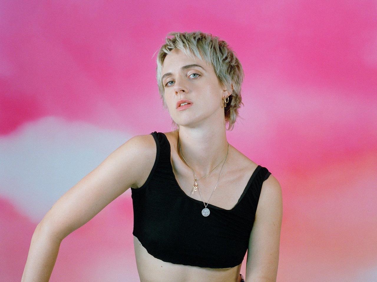 新鋭個性派アイコンMØ(ムー)、一夜限りの単独来日公演が決定!