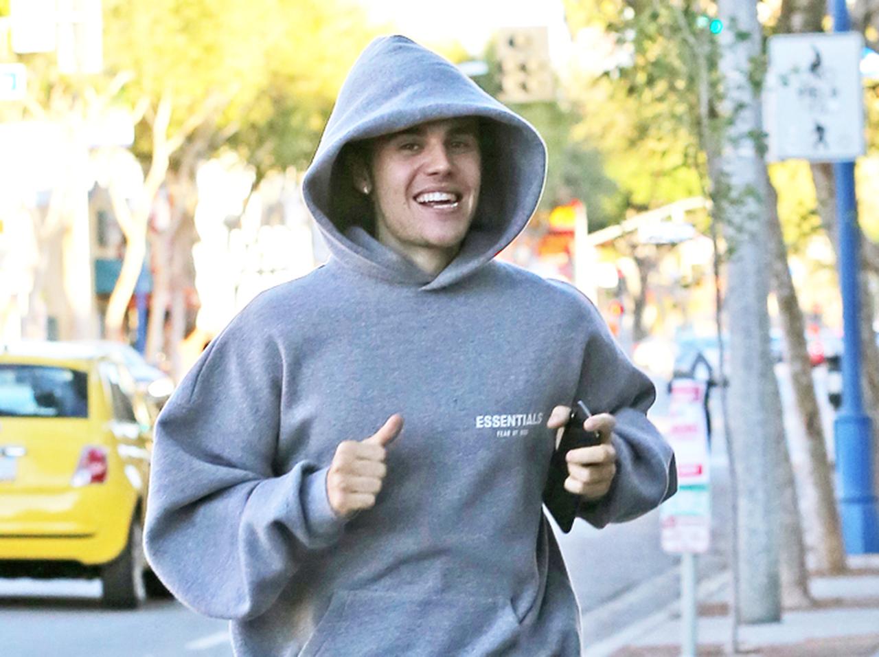 ジャスティン・ビーバー、ファンには不評の「顔面タトゥー」の全貌がついに判明