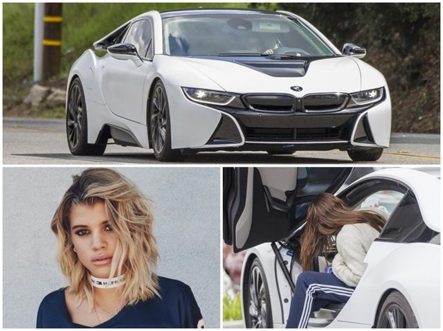 BMW i8、2千万のハイブリッドスポーツカーに乗る20歳モデル