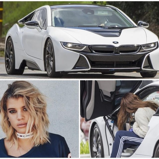 BMW i8、2千万のハイブリッドスポーツカーに乗る20歳モデル