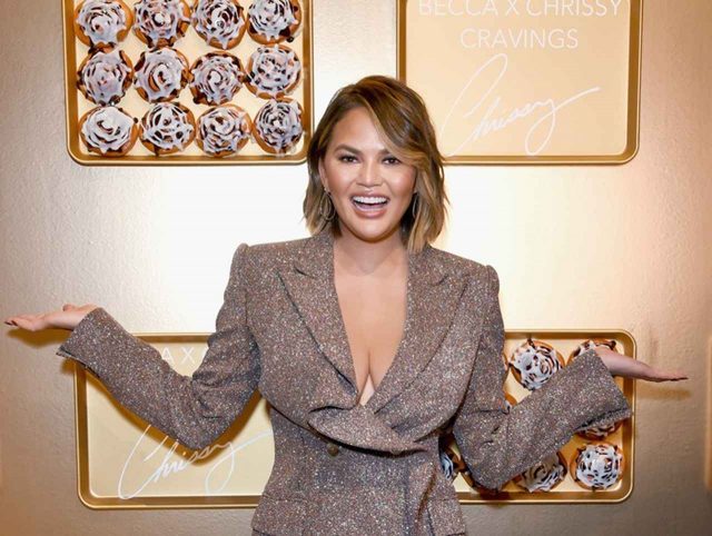 クリッシー・テイゲン、完璧なインスタ映え写真に隠された真実