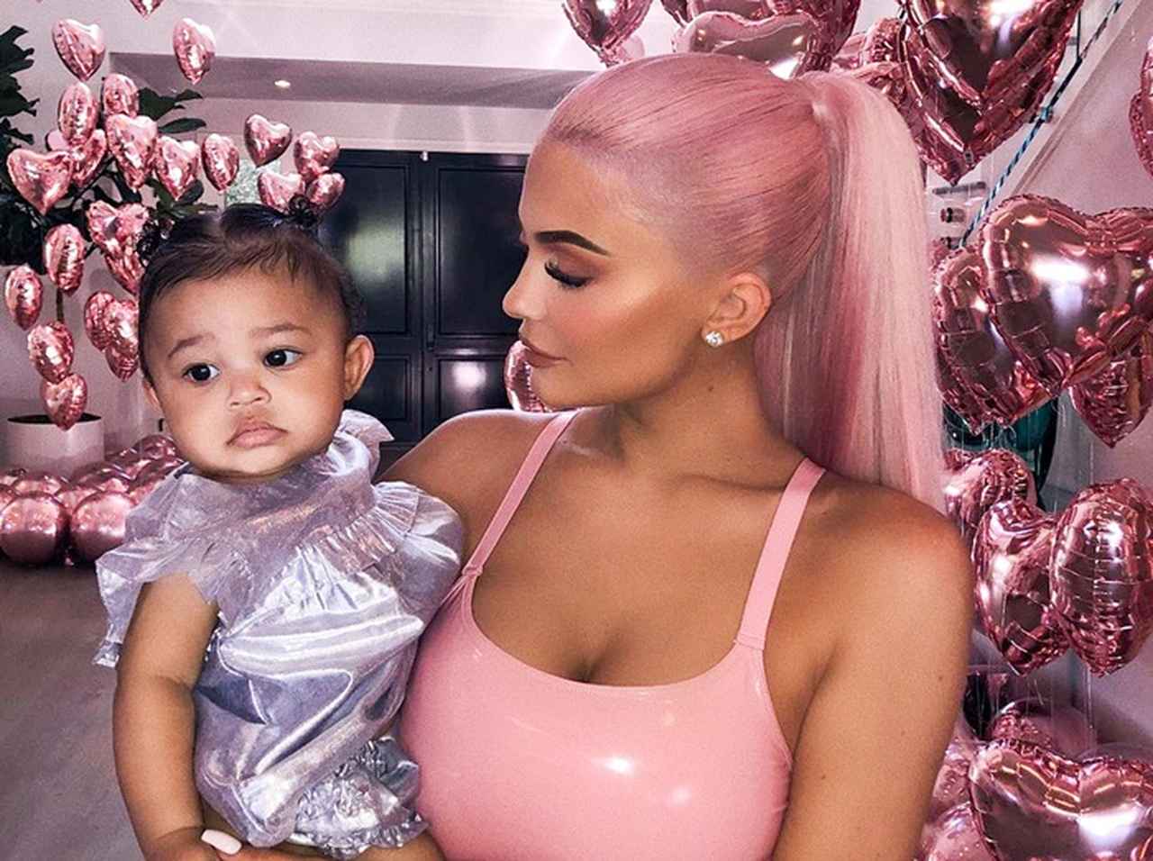 カイリー・ジェンナー、早くも「第2子を妊娠中?」との質問に思わず『笑』