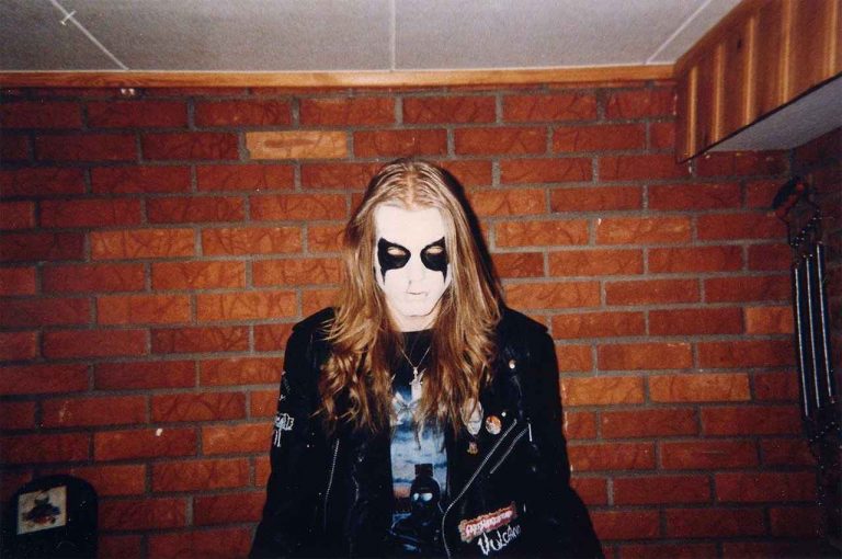 マコーレー・カルキン弟が大暴れ!北欧ブラックメタルシーンの暴力を描く映画『Lords of Chaos』