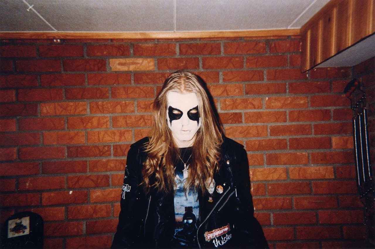 マコーレー・カルキン弟が大暴れ！北欧ブラックメタルシーンの暴力を