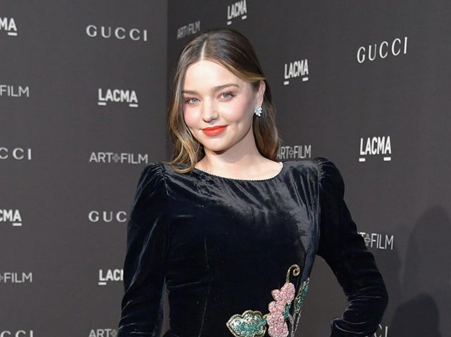 ミランダ・カー、日本行きの機内に持ち込んだコスメを一挙紹介