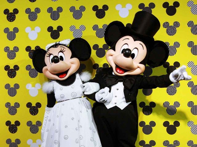 ミッキーとミニーに「結婚式の招待状」を送るとどうなる？