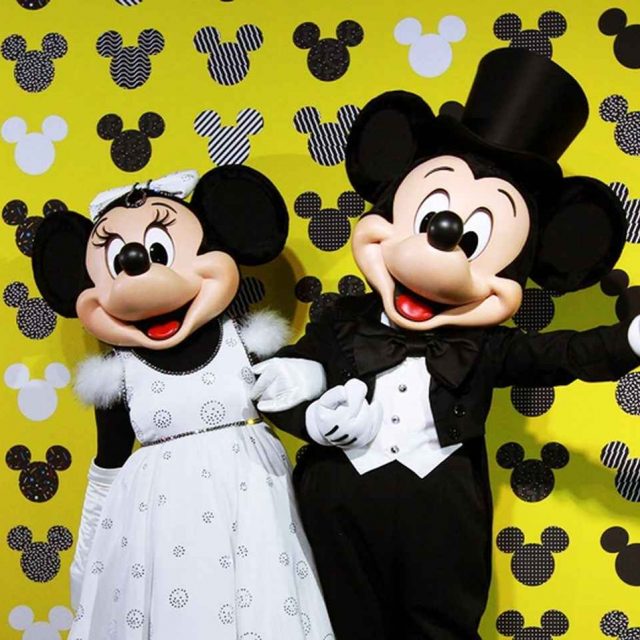 ミッキーとミニーに「結婚式の招待状」を送るとどうなる？